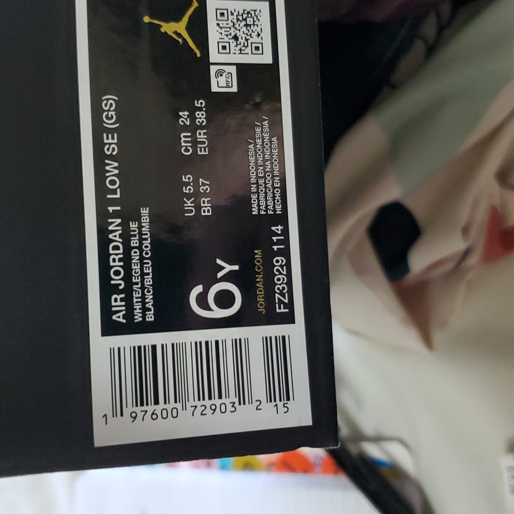 Nike Air Jordan 1 Low SE - Picture 6 of 6